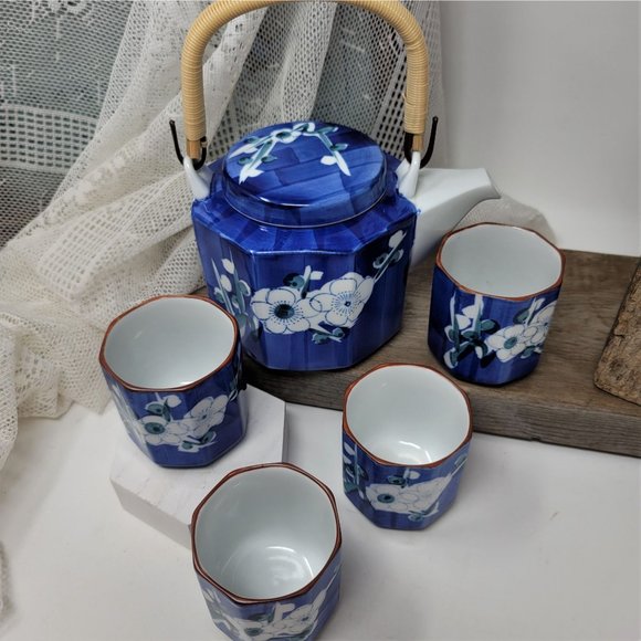 Japanese White Blue Floral Hand Painted Tea Pot & 4 Cup Set Made in Japan Vintag - Picture 7 of 10